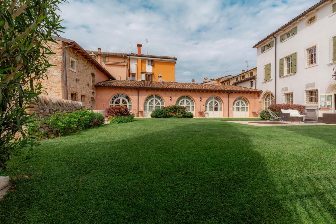 Corte San Carlo Aparthotel Colà