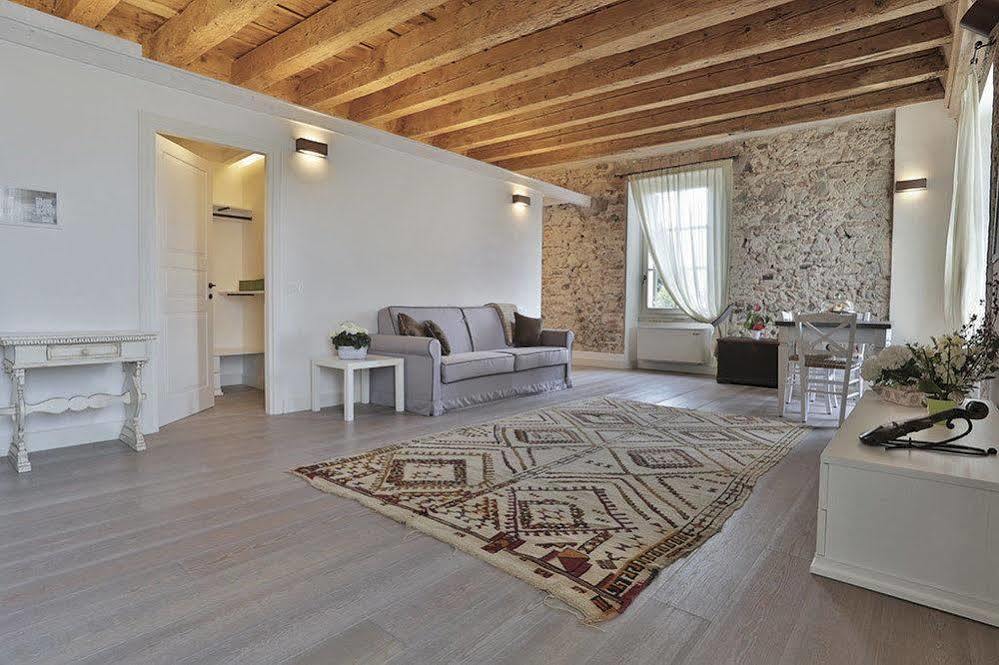 Corte San Carlo Aparthotel Colà